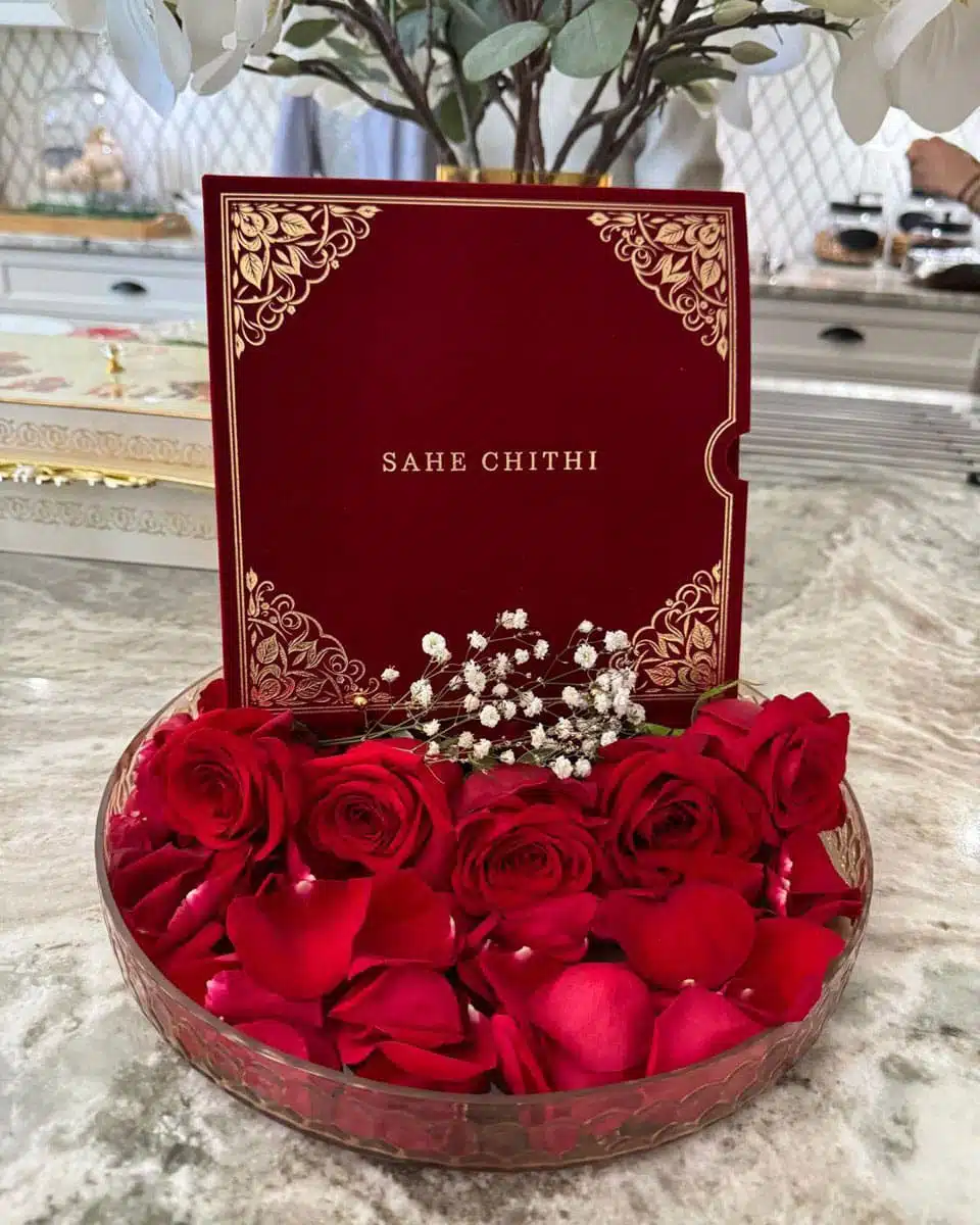 Square Luxury Sahe Chithi with beautiful red roses